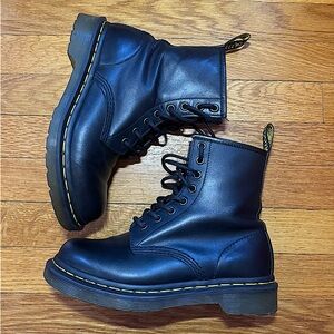 DR MARTEN 1460 Black Combat Boots SIZE 6 Women’s LIGHTLY WORN! AIRWAIR